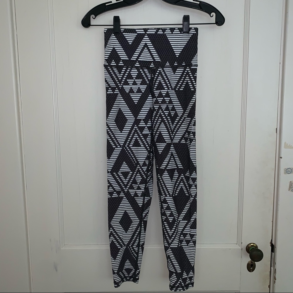 Aerie Black and White Patterned Leggings